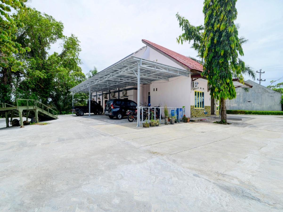 Oyo 90263 Hotel Diva Golf Bengkulu Exterior photo