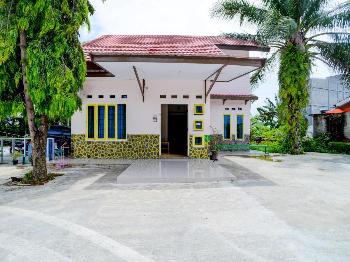 Oyo 90263 Hotel Diva Golf Bengkulu Exterior photo