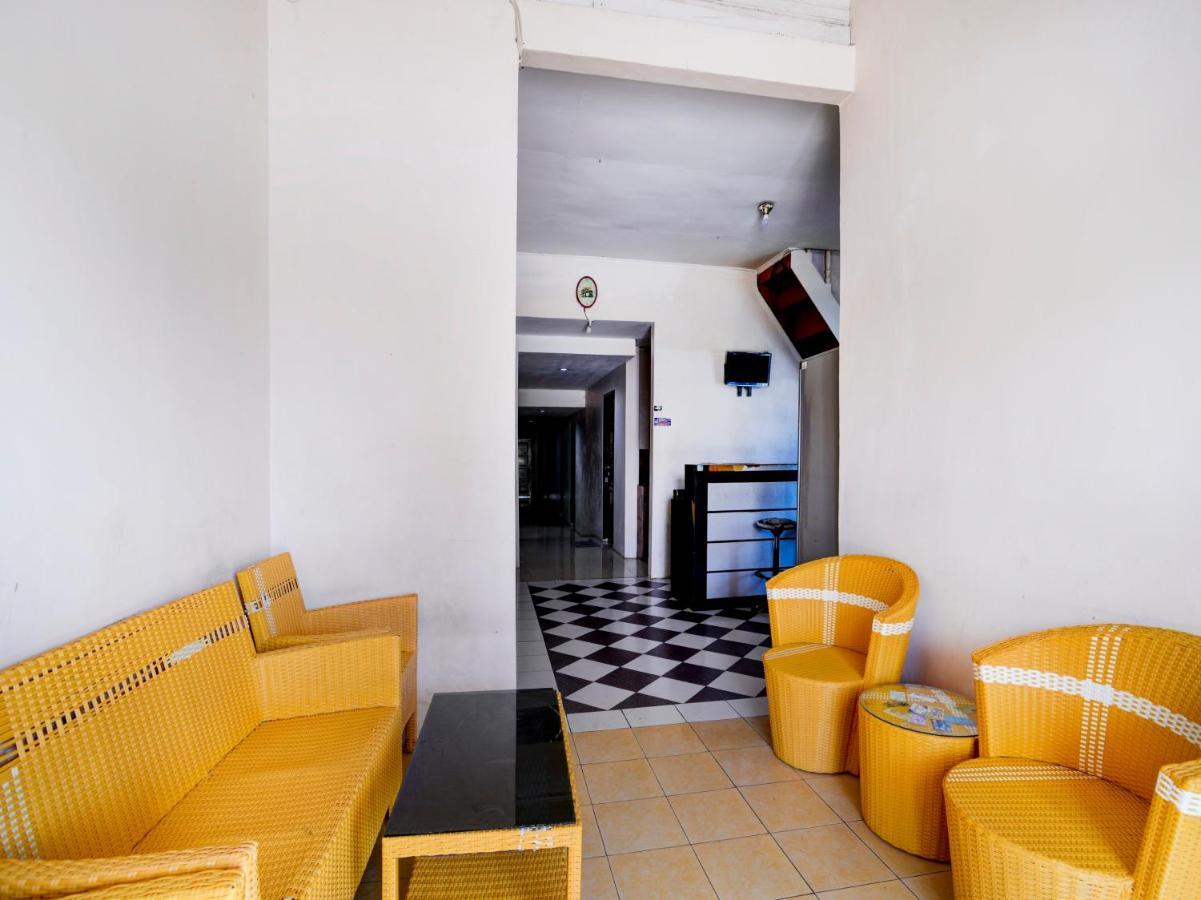 Oyo 90263 Hotel Diva Golf Bengkulu Exterior photo